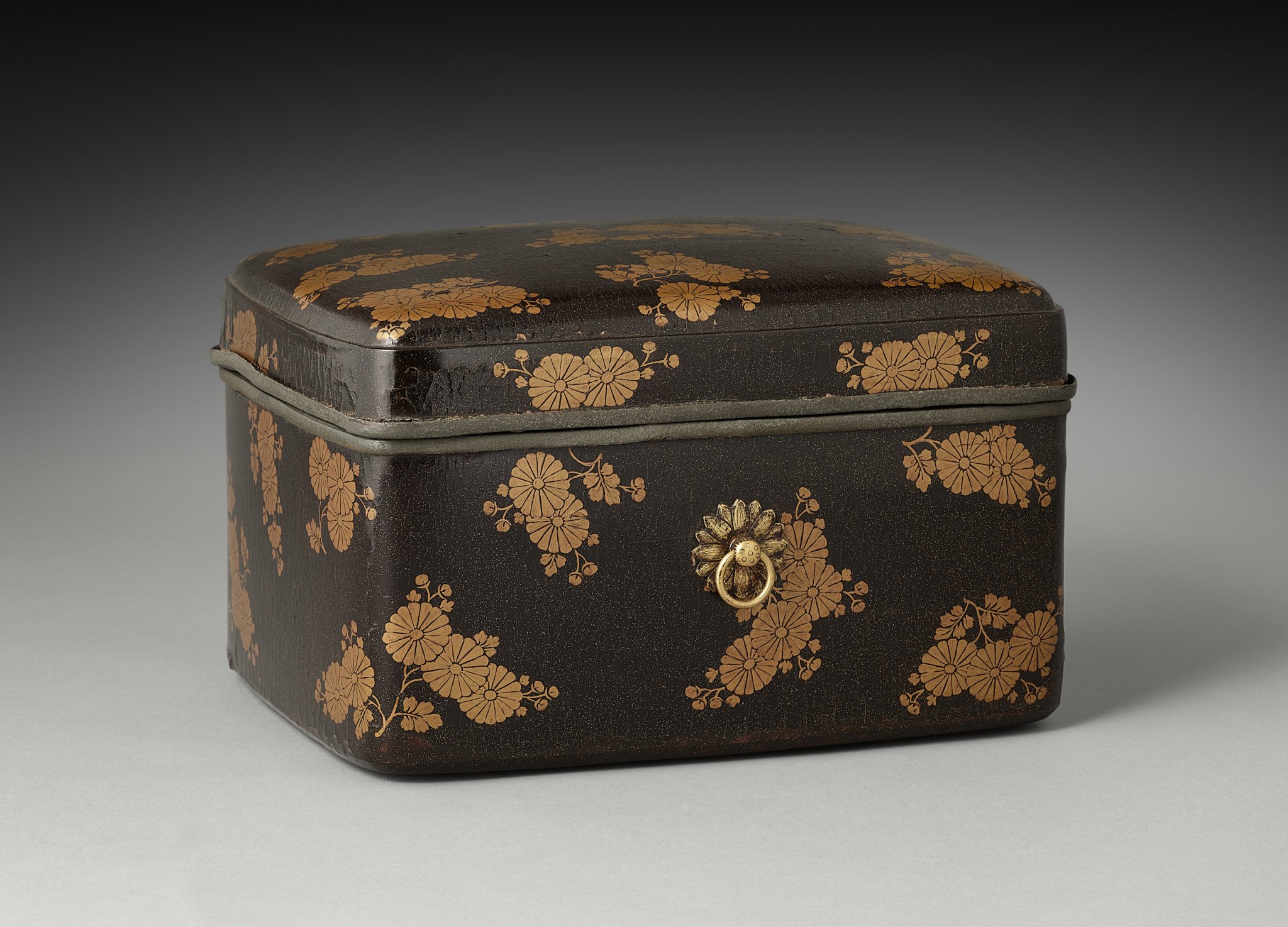 Cosmetics Box with Chrysanthemums